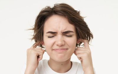 Acúfenos, tinnitus y sensación de taponamiento en el oído: cómo tratarlo con fisioterapia