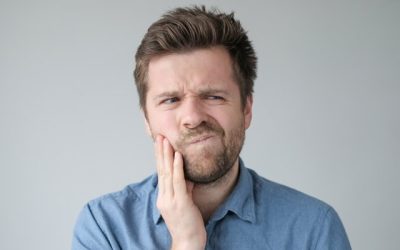 ¿Por qué me cruje la mandíbula al abrir la boca?